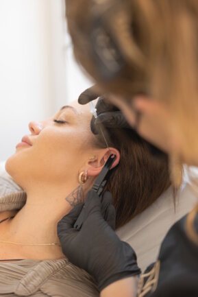 Piercing stechen bei Studio SaNella